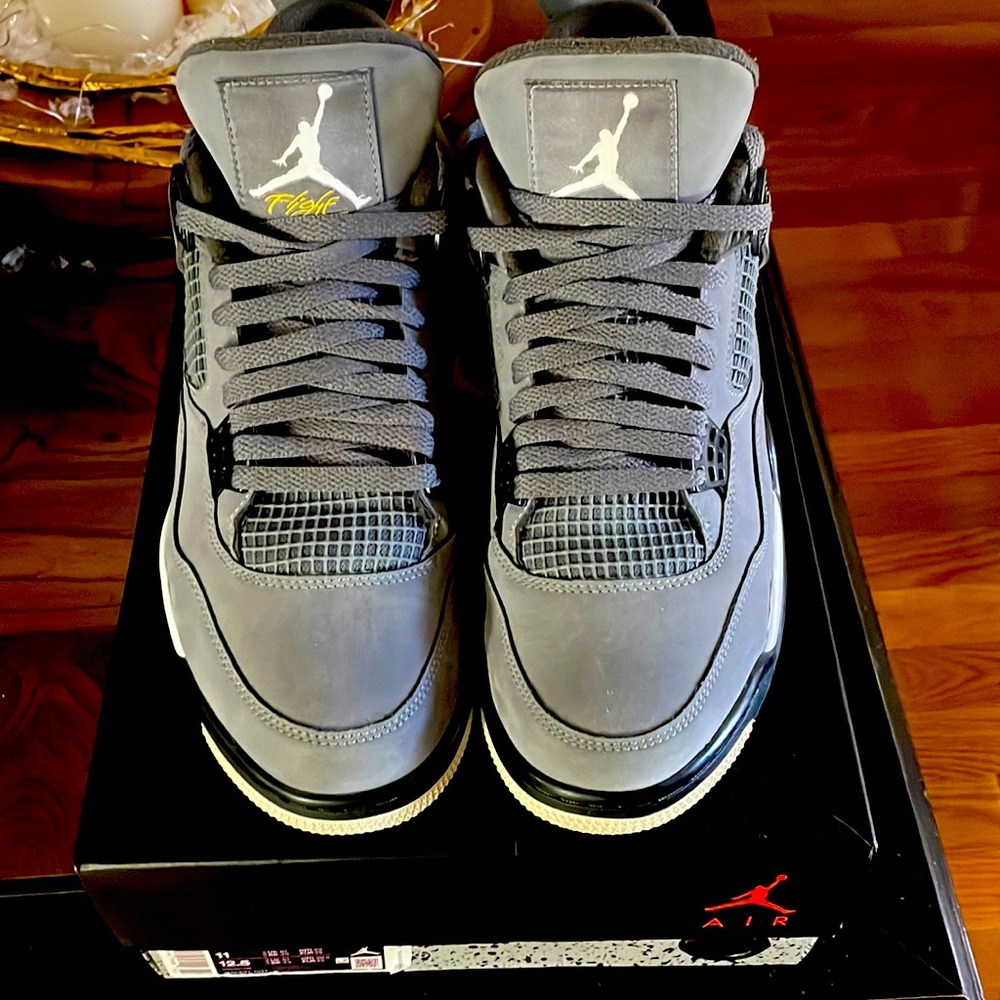 Air Jordan 4 Retro “Cool Greys” size 11/ box in great condition